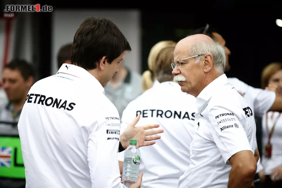 La Repubblica (Italien): "Deutschland über alles: Vom Fußball bis zur WM, die Deutschen feiern die totale Dominanz. In Hockenheim hat nicht nur Rosberg gesiegt, sondern die Politik von Toto Wolff, Niki Lauda und Dieter Zetsche, dem Trio, das seit zwei Jahren bei Mercedes regiert." Foto zur News: La Repubblica (Italien): "Deutschland über alles: Vom Fußball bis zur WM, die Deutschen feiern die totale Dominanz. In Hockenheim hat nicht nur Rosberg gesiegt, sondern die Politik von Toto Wolff, Niki Lauda und Dieter Zetsche, dem Trio, das seit zwei Jahren bei Mercedes regiert."