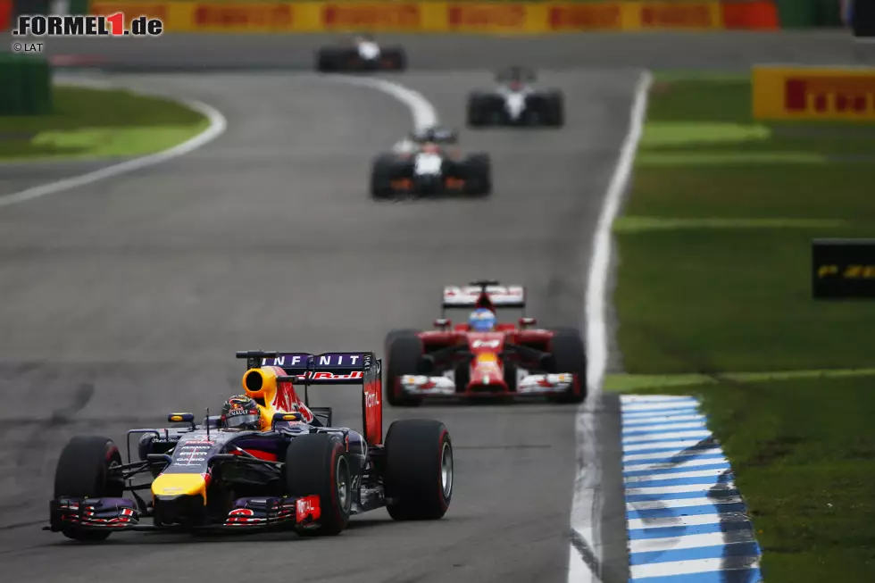 Marca (Spanien): "Nico Rosberg gewinnt den Grand Prix seines Heimatlandes und vergrößert seinen Vorsprung gegenüber Hamilton. Der Deutsche wächst weiter. Außergewöhnliche Aufholjagd von Hamilton. Vettel stellt klar, dass er der Schnellste bei Red Bull ist." Foto zur News: Marca (Spanien): "Nico Rosberg gewinnt den Grand Prix seines Heimatlandes und vergrößert seinen Vorsprung gegenüber Hamilton. Der Deutsche wächst weiter. Außergewöhnliche Aufholjagd von Hamilton. Vettel stellt klar, dass er der Schnellste bei Red Bull ist."