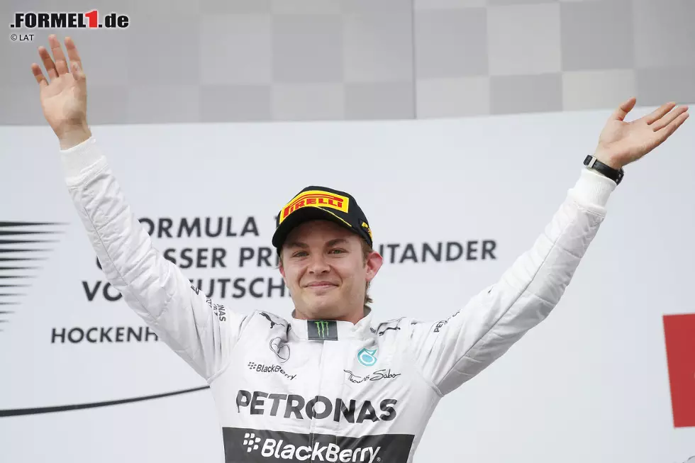 Gazzetta dello Sport (Italien): "Rosberg, ein Tor a la Götze. Vom Maracana in Rio de Janeiro bis Hockenheim: Das sportliche Deutschland hat noch nicht die Freude über den WM-Sieg in Brasilien verarbeitet, und nach sieben Tagen kann es schon den Sieg Nico Rosbergs und Mercedes' auf der Heimrennbahn feiern. Damit konsolidiert sich die deutsche Dominanz bei dieser WM noch mehr." Foto zur News: Gazzetta dello Sport (Italien): "Rosberg, ein Tor a la Götze. Vom Maracana in Rio de Janeiro bis Hockenheim: Das sportliche Deutschland hat noch nicht die Freude über den WM-Sieg in Brasilien verarbeitet, und nach sieben Tagen kann es schon den Sieg Nico Rosbergs und Mercedes' auf der Heimrennbahn feiern. Damit konsolidiert sich die deutsche Dominanz bei dieser WM noch mehr."