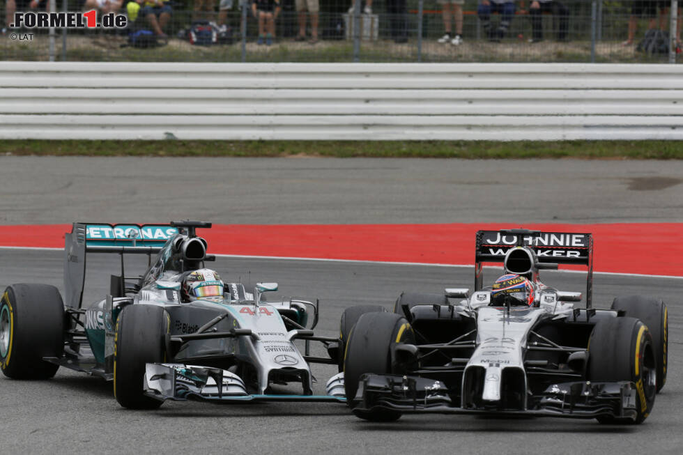 Foto zur News: The Guardian (Großbritannien): &quot;Nico Rosberg hat den Großen Preis von Deutschland mit einem ungefährdeten, aber sehr gut ausgeführten Start-Ziel-Sieg für sich entschieden. Aber es war Lewis Hamilton, der in einem actionreichen Rennen mit seiner Aufholjagd von 20 auf drei die Fans von ihren Sitzen riss.&quot;