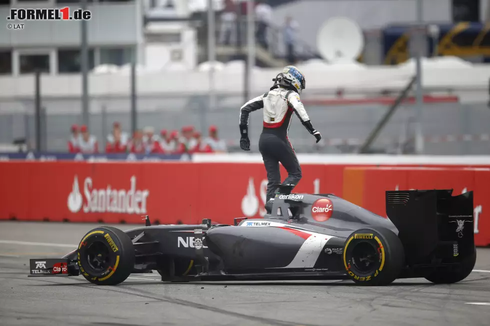 Blick (Schweiz): "Großes Spektakel auf dem Hockenheim-Ring! Wilde Manöver, tolle Zweikämpfe und eine krasse Aufholjagd von Hamilton. Ganz vorne steht Rosberg, Sauber verpasst die Punkte. Es ist ein geiles Rennen! Hautnahe Duelle, um jede Position wird gefightet. Wieder eine Sauber-Pleite - der zehnte Nuller in Serie! Neuer Negativrekord." Foto zur News: Blick (Schweiz): "Großes Spektakel auf dem Hockenheim-Ring! Wilde Manöver, tolle Zweikämpfe und eine krasse Aufholjagd von Hamilton. Ganz vorne steht Rosberg, Sauber verpasst die Punkte. Es ist ein geiles Rennen! Hautnahe Duelle, um jede Position wird gefightet. Wieder eine Sauber-Pleite - der zehnte Nuller in Serie! Neuer Negativrekord."