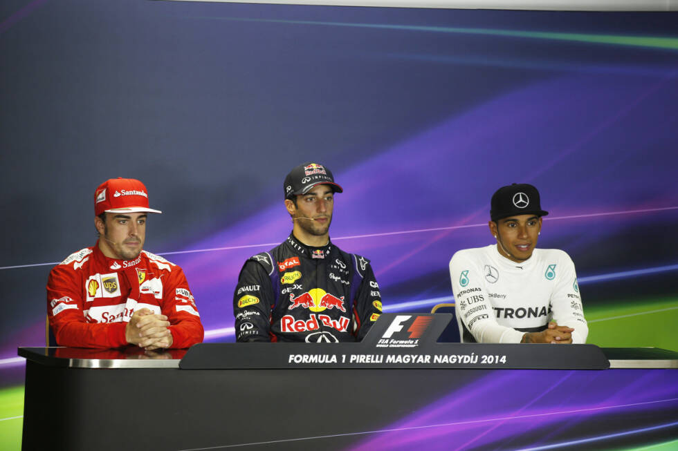Foto zur News: L&#039;Equipe (Frankreich): &quot;Ricciardo, der dritte Mann. Daniel Ricciardo sichert sich seinen zweiten Saisonsieg im Spiel mit dem Regen, Unfällen und dem Safety-Car. Der Australier, Dritter in der WM-Wertung, schlägt in einem Rennen mit vielen Wendungen Fernando Alonso und Lewis Hamilton.&quot;