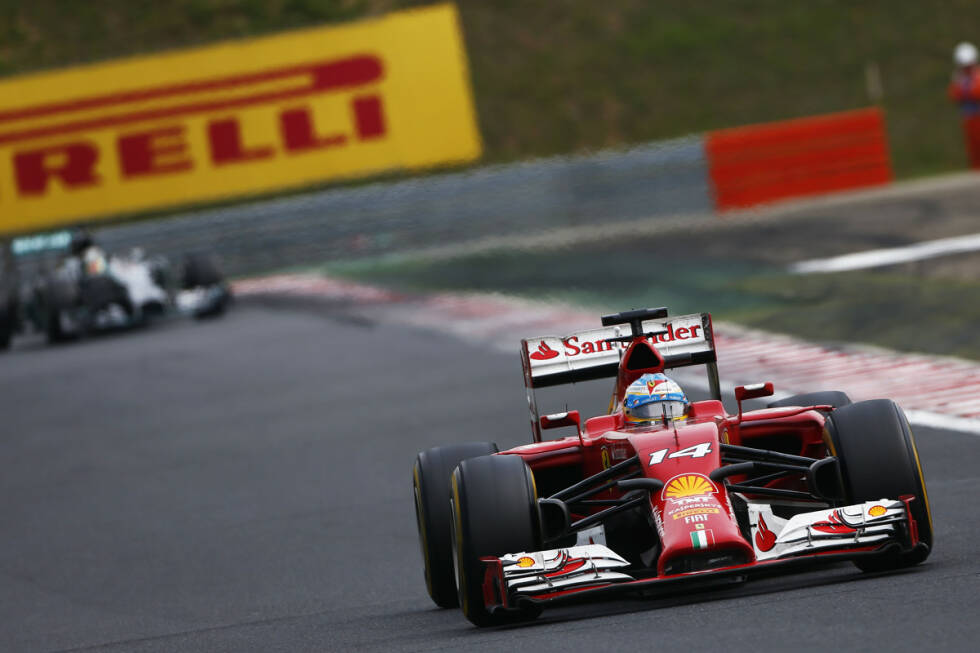 Foto zur News: Sport (Spanien): &quot;Ricciardo nimmt Alonso den Ruhm weg. Fernando Alonso wurde drei Runden vor Schluss überholt und widerstand den Angriffen von Hamilton und Rosberg, um den zweiten Platz zu sichern. Alonso zeigte ein außergewöhnliches Rennen. Dritter wurde der Engländer Lewis Hamilton, der aus der Boxengasse gestartet war und wieder mal zum Protagonisten der großen Aufholjagd des Rennens wurde. Nico Rosberg, der Vierter wurde, hält weiter die WM-Führung mit 202 Punkten.&quot;