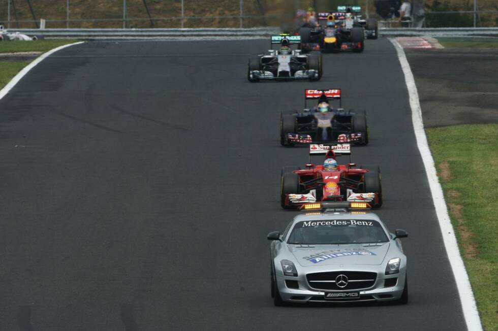 Foto zur News: El Mundo Deportivo (Spanien): &quot;Ricciardo lässt nicht zu, dass Alonso einen Sieg feiert. Der Australier überholte Fernando Alonso zwei Runden vor dem Ende und holte damit seinen zweiten Saisonsieg in einem Großen Preis von Ungarn, der der beste der Saison war. Die Safety-Car-Phasen waren entscheidend für den Ausgang des Rennens. Das Ende war reif für einen Herzinfarkt. Eine Meisterlektion von Alonso, wie man als Pilot agieren muss.&quot;