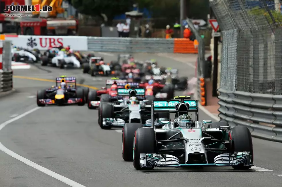 Sport (Spanien): "Rosberg neuer WM-Leader: Rosberg fliegt und holt sich die WM-Führung zurück. Alonso verpasste als Vierter wieder knapp das Podium nach dem Ausfall Vettels und den Problemen Räikkönens. Die Tradition setzt sich fort: Wer auf der Pole-Position startet, wird am Ende auch der Sieger sein." Foto zur News: Sport (Spanien): "Rosberg neuer WM-Leader: Rosberg fliegt und holt sich die WM-Führung zurück. Alonso verpasste als Vierter wieder knapp das Podium nach dem Ausfall Vettels und den Problemen Räikkönens. Die Tradition setzt sich fort: Wer auf der Pole-Position startet, wird am Ende auch der Sieger sein."