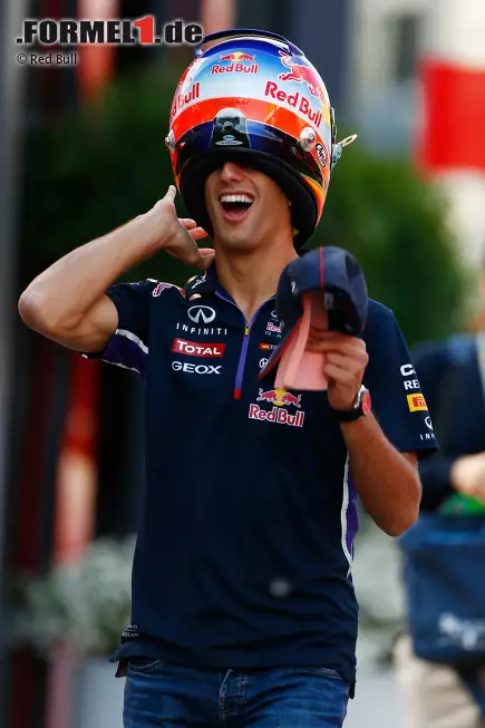 Foto zur News: Dort ist im Vorjahr noch Daniel Ricciardo gefahren, der inzwischen als eine der heißesten Aktien auf dem Fahrermarkt gilt, seit er Sebastian Vettel in vier von fünf Qualifyings verblasen hat. Gute Laune hatte der Sonnyboy aus Australien aber schon, bevor er um die Spitzenplätze der Formel 1 fighten konnte.
