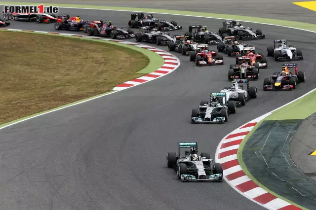 Foto zur News: As (Spanien): "Doppelschlag der Silberpfeile, Alonso nur Sechster - Mercedes erniedrigt Ferrari. Der aktuelle Abstand zwischen der Mannschaft mit dem Stern und dem Rest ist brutal. Vettel zeigt mit einem Riesenrennen, dass er möglicherweise der Erste sein wird, der etwas Widerstand gegen die Silberpfeile leistet."