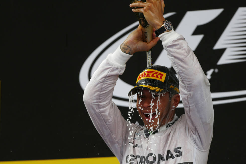 Foto zur News: The Telegraph (Großbritannien): &quot;Kein Fahrer hat jemals vier Rennen in Folge in einer Saison gewonnen und den WM-Titel am Ende des Jahres verpasst. Lewis Hamilton hat dieses erste Etappenziel mit einem außergewöhnlichen hochspannenden Sieg in Spanien abgehakt. Doch der kleine Vorsprung auf Teamkollege Nico Rosberg hat gezeigt, dass Hamilton bis zum Ende hart kämpfen muss, um seinen Vorsprung zu halten. Sebastian Vettel machte große Fortschritte. Um seine Fähigkeiten als Rennfahrer gibt es seit fünf Jahren Diskussionen. In Spanien pflügte Vettel auf einen respektablen vierten Platz und zeigte erneut, dass die Zweifel unbegründet sind.&quot;