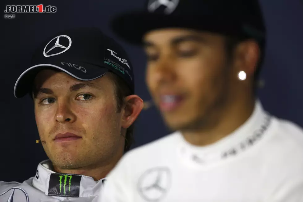 Blick (Schweiz): "Drei Wochen machte die Formel 1 Pause. Geändert hat sich wenig. Wie in Malaysia, Bahrain und Schanghai ist Lewis Hamilton auch in Spanien nicht zu stoppen. Gefährden kann ihn nur Rosberg. Der Deutsche fährt zwar einige starke Rundenzeiten, beißt im Duell mit dem Teamkollegen aber wieder in den sauren Apfel. Sebastian Vettel rast nach toller Aufholjagd auf Rang vier." Foto zur News: Blick (Schweiz): "Drei Wochen machte die Formel 1 Pause. Geändert hat sich wenig. Wie in Malaysia, Bahrain und Schanghai ist Lewis Hamilton auch in Spanien nicht zu stoppen. Gefährden kann ihn nur Rosberg. Der Deutsche fährt zwar einige starke Rundenzeiten, beißt im Duell mit dem Teamkollegen aber wieder in den sauren Apfel. Sebastian Vettel rast nach toller Aufholjagd auf Rang vier."