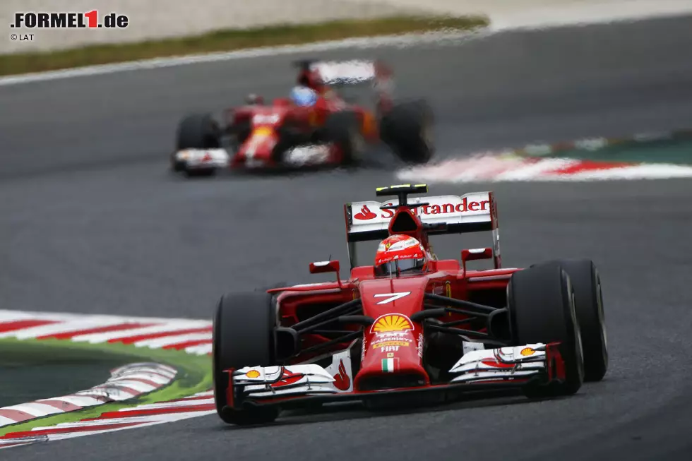Foto zur News: Corriere della Sera (Italien): "Hamilton und Ricciardo lachen, ansonsten hat eine tiefe Depression ganz Montmelo verschlungen. Sogar Vettel ist trotz seiner Aufholjagd deprimiert, und Alonso hofft nicht mehr auf Wunder. Ferrari wird Tag und Nacht für den Neubeginn arbeiten, doch man sollte keine Revolution erwarten."