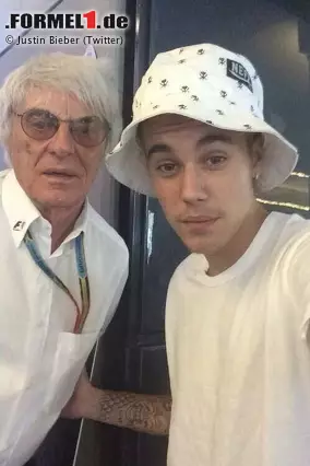 Foto zur News: Der Selfie des Wochenendes: Teenie-Popstar Justin Bieber macht von den Filmfestspielen in Cannes einen Abstecher nach Monaco - und trifft sich dort gleich mit Bernie Ecclestone, der um schlappe 63 Jahre älter ist. Die Grand-Prix-Journaille wartet indes vor verschlossener Tür des Ecclestone-Motorhomes und fragt sich: Worüber die beiden wohl sprechen? Fernando Alonso war das egal - er winkte beim Angebot eines Treffens mit Bieber dankend ab: "Keine Zeit."