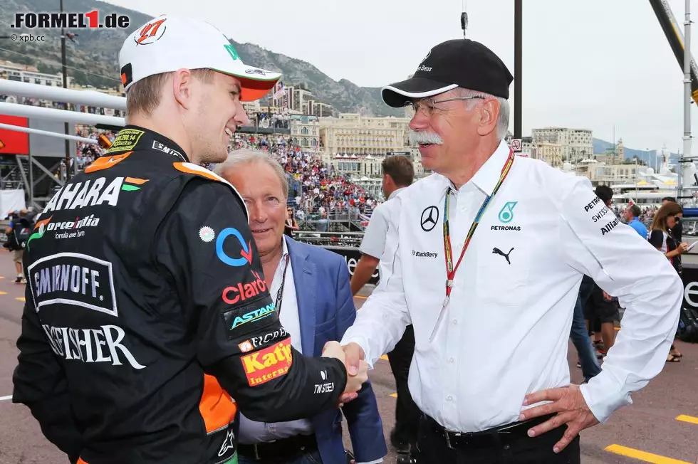 Oder flirtet das Team in Wahrheit schon mit einem anderen Nico? Fahrermanager Werner Heinz macht Nico Hülkenberg mit Dr. Zetsche bekannt. Vielleicht ein Plan B, falls der "Krieg der Sterne" dazu führt, dass einer der beiden aktuellen Fahrer Mercedes vor Vertragsende verlassen sollte? Foto zur News: Oder flirtet das Team in Wahrheit schon mit einem anderen Nico? Fahrermanager Werner Heinz macht Nico Hülkenberg mit Dr. Zetsche bekannt. Vielleicht ein Plan B, falls der "Krieg der Sterne" dazu führt, dass einer der beiden aktuellen Fahrer Mercedes vor Vertragsende verlassen sollte?