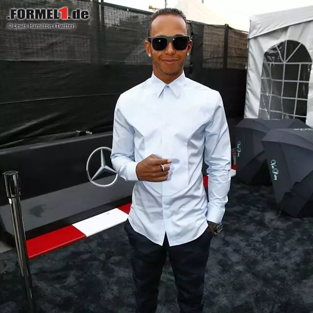Dass Montreal auch eine Party-Metropole ist, hat Lewis Hamilton (Mercedes) offenbar schon mitgekriegt. Weshalb sich der Ex-Champion so schick gemacht hat? Das wissen wir leider nicht. Aber sein Outfit steht in krassem Kontrast zu dem Platz, den ein Formel-1-Pilot am Rennwochenende in Kanada sein kleines Zuhause nennen darf... Foto zur News: Dass Montreal auch eine Party-Metropole ist, hat Lewis Hamilton (Mercedes) offenbar schon mitgekriegt. Weshalb sich der Ex-Champion so schick gemacht hat? Das wissen wir leider nicht. Aber sein Outfit steht in krassem Kontrast zu dem Platz, den ein Formel-1-Pilot am Rennwochenende in Kanada sein kleines Zuhause nennen darf...
