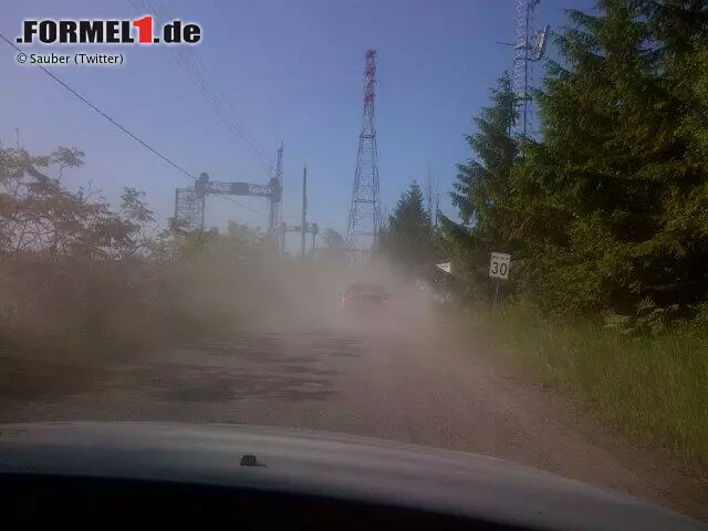 Aber so ist das in Montreal. Dieses Rennen ist einfach ein bisschen anders. Auch bei der Anfahrt zur Strecke. Oder wer hätte gedacht, dass das Sauber-Team hier gerade unterwegs ist, um zum Großen Preis von Kanada zu gelangen? Das sieht so gar nicht nach dem Circuit Gilles Villeneuve aus! Foto zur News: Aber so ist das in Montreal. Dieses Rennen ist einfach ein bisschen anders. Auch bei der Anfahrt zur Strecke. Oder wer hätte gedacht, dass das Sauber-Team hier gerade unterwegs ist, um zum Großen Preis von Kanada zu gelangen? Das sieht so gar nicht nach dem Circuit Gilles Villeneuve aus!