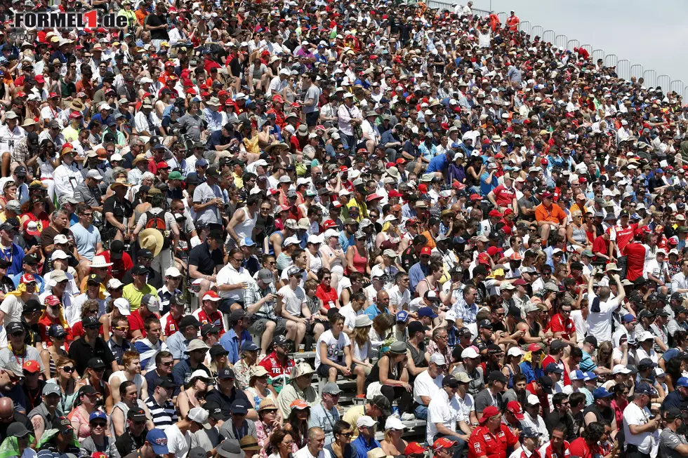 Foto zur News: Das Rennen in Montreal zählt zu den beliebtesten im Kalender. Und den Kanadiern gefällt die PS-Show: Schon am Freitag sind die Tribünen gut gefüllt, die Begeisterung ist groß. In den USA mag sich die Formel 1 schwer tun, aber in Kanada heißt man die Meisterschaft alljährlich auf das Wärmste willkommen.