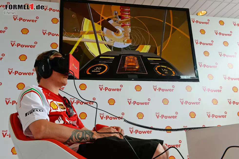 Auch wenn die Akteure mal kein Auge für Stadt, Land und Leute haben. Kimi Räikkönen (Ferrari) wirkt bei diesem Sponsorentermin für Lieferant Shell auch nur bedingt begeistert. Er hat sich auf eine virtuelle Technikreise begeben. Dabei würde er seinen Blick lieber auf andere Dinge richten... Foto zur News: Auch wenn die Akteure mal kein Auge für Stadt, Land und Leute haben. Kimi Räikkönen (Ferrari) wirkt bei diesem Sponsorentermin für Lieferant Shell auch nur bedingt begeistert. Er hat sich auf eine virtuelle Technikreise begeben. Dabei würde er seinen Blick lieber auf andere Dinge richten...