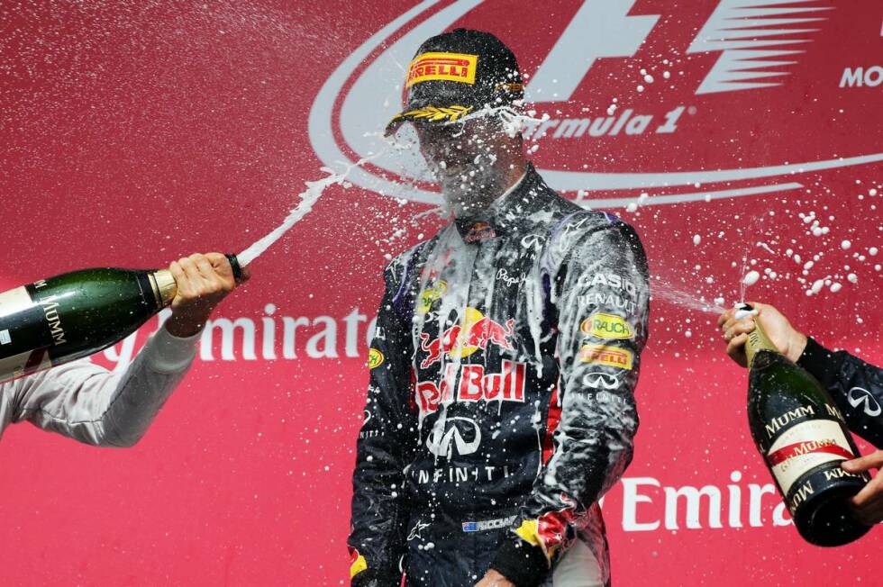 Foto zur News: L&#039;Equipe (Frankreich): &quot;Premiere für Ricciardo. Daniel Ricciardo nutzt die technischen Probleme bei Mercedes zu seinem ersten Formel-1-Sieg. Nico Rosberg und Sebastian Vettel kommen aufs Podium, Lewis Hamilton muss aufgeben.&quot;