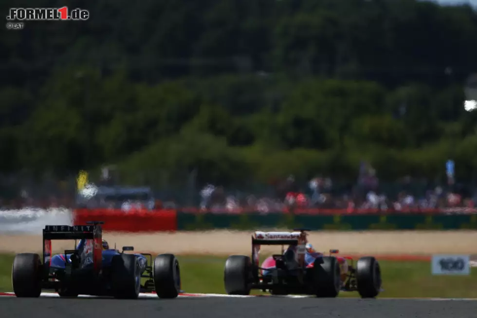 Sport (Spanien): "Hahnenkampf zwischen Alonso und Vettel, fünfter Saisonsieg für Hamilton. Alonso widerstand gegen Ende des Rennens lange Zeit den Attacken Vettels, doch vier Runden vor Schluss musste er sich geschlagen geben und verlor den fünften Platz. Rosberg musste aufgeben." Foto zur News: Sport (Spanien): "Hahnenkampf zwischen Alonso und Vettel, fünfter Saisonsieg für Hamilton. Alonso widerstand gegen Ende des Rennens lange Zeit den Attacken Vettels, doch vier Runden vor Schluss musste er sich geschlagen geben und verlor den fünften Platz. Rosberg musste aufgeben."