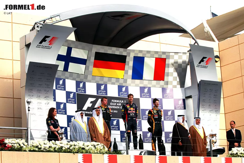 Foto zur News: Mit dem Deutschen, dem Finnen und dem Franzosen auf dem Podium freuen sich nicht nur Red Bull und Lotus, sondern vor allem Renault, der Motorlieferant beider Teams, über den Erfolg. Und ja, Sie sehen richtig: ...