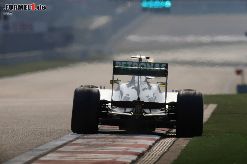 Foto zur News: Schanghai 2013 beginnt so, wie Schanghai 2012 aufgehört hat: mit Nico Rosberg an der Spitze. Mercedes gibt im ersten Training gleich mal das Tempo vor. Doch in den Longruns haben von Anfang an andere die Nase vorne.