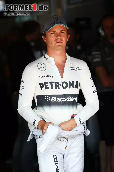 Foto zur News: Für Rosbergs kommt es dann im Qualifyings ganz dicke: Er verzockt sich in der Strategie und schafft es nicht ins Q3. Dort landet dafür Nico Hülkenberg. Auch Jenson Button und Daniel Ricciardo dürfen um die ersten zehn Startplätze mitkämpfen.