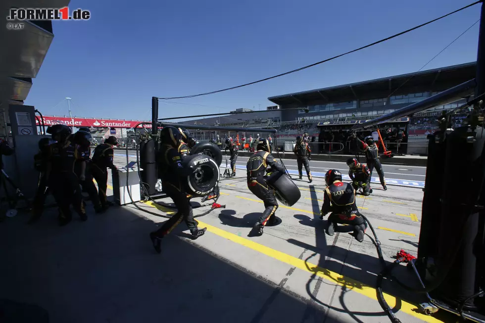 Foto zur News: Vom Rennen bleibt aber vor allem der Vorfall in der Boxengasse hängen. Die Regeln für den Aufenthalt dort während des Grand Prix werden danach verschärft.
