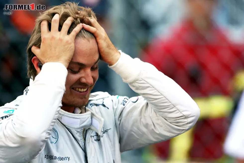 "Monaco ist eine immense Herausforderung für die Fahrer", betont auch Vorjahressieger Rosberg noch einmal. "Es ist extrem schwierig, alles aus dir und dem Auto herauszuholen, wenn du durch die Straßenschluchten fährst, und dabei keinen Fehler auf dieser unnachgiebigen Strecke zu machen. Die kleinste Fehleinschätzung kann dir das gesamte Wochenende ruinieren und ein potentielles Top-Ergebnis verhindern. Es mag vielleicht noch möglich sein, ein ordentliches Ergebnis einzufahren, aber wenn du dir den Sieg oder einen Podestplatz zum Ziel gesetzt hast, darfst du dir keine Fehler erlauben. Du fährst konstant am Limit und die neuen Turbo-Hybridautos erhöhen die Herausforderung sogar noch." Foto zur News: "Monaco ist eine immense Herausforderung für die Fahrer", betont auch Vorjahressieger Rosberg noch einmal. "Es ist extrem schwierig, alles aus dir und dem Auto herauszuholen, wenn du durch die Straßenschluchten fährst, und dabei keinen Fehler auf dieser unnachgiebigen Strecke zu machen. Die kleinste Fehleinschätzung kann dir das gesamte Wochenende ruinieren und ein potentielles Top-Ergebnis verhindern. Es mag vielleicht noch möglich sein, ein ordentliches Ergebnis einzufahren, aber wenn du dir den Sieg oder einen Podestplatz zum Ziel gesetzt hast, darfst du dir keine Fehler erlauben. Du fährst konstant am Limit und die neuen Turbo-Hybridautos erhöhen die Herausforderung sogar noch."