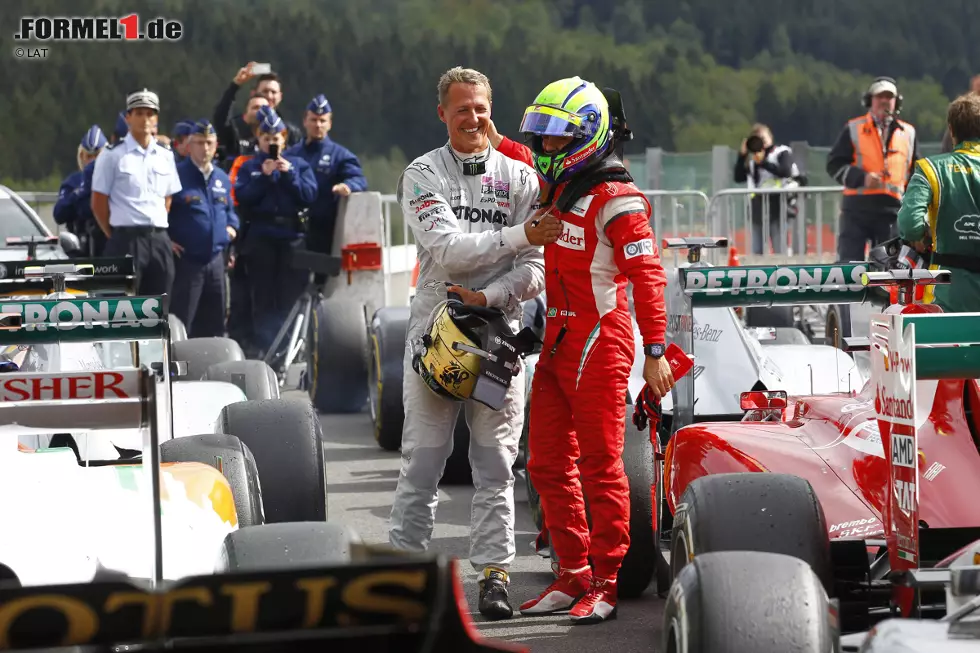 Auch die Saison 2011 hält für beide Piloten keine großen Erfolge bereit. Massa belegt am Ende erneut Platz sechs. Schumacher wird Achter. Foto zur News: Auch die Saison 2011 hält für beide Piloten keine großen Erfolge bereit. Massa belegt am Ende erneut Platz sechs. Schumacher wird Achter.