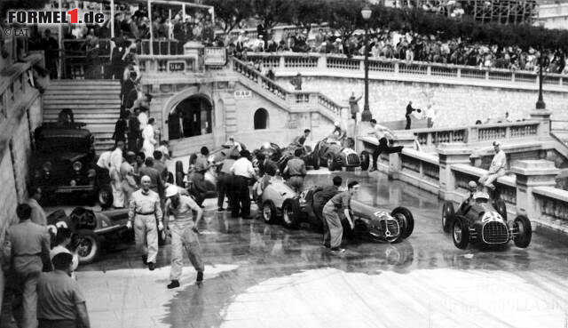 Foto zur News: Der Startschuss 1950: Das zweite Rennen der Formel-1-Geschichte in Monaco und gleich der erste Massencrash. Zum Glück kommen alle Beteiligten schlimmstenfalls mit leichten Verletzungen davon. Alberto Ascari kann gerade noch ausweichen. Der erste Sieger in Monaco heißt aber Juan Manuel Fangio.