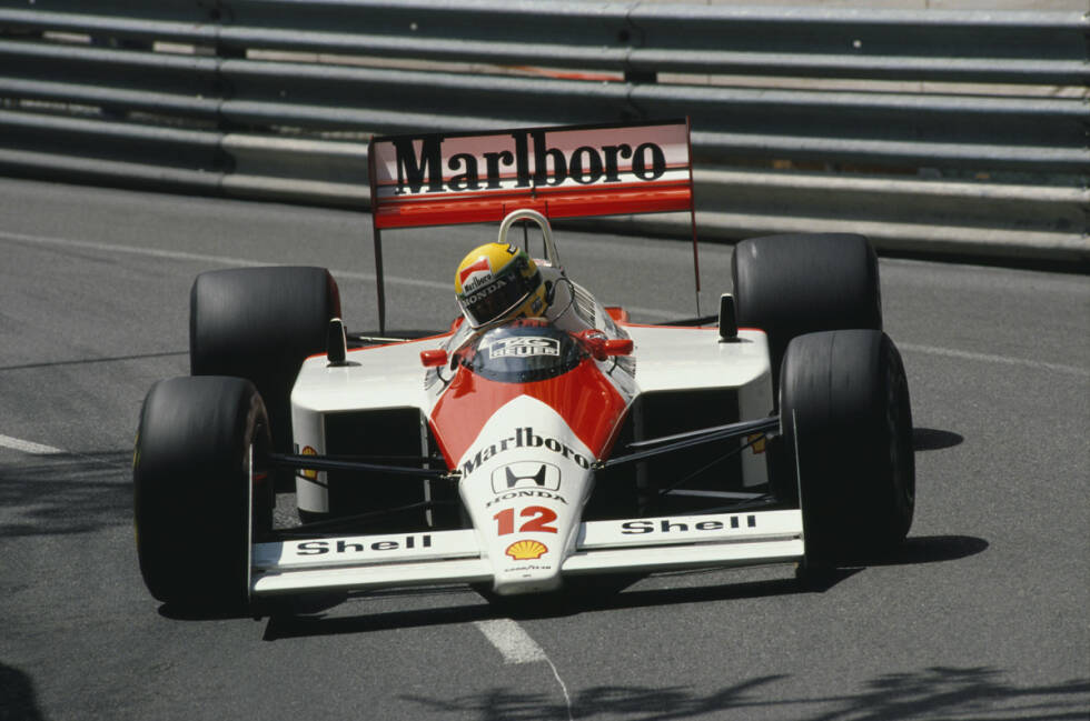 Foto zur News: In der Saison 1988, dem Jahr seiner ersten Weltmeisterschaft, zeigt Senna Schwäche: Mit einem Vorsprung von rund 50 Sekunden führt der Brasilianer das Rennen an. In der 67. Runde rutscht er jedoch aufgrund eines Fahrfehlers in die Leitplanke und fällt aus.