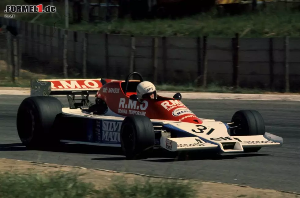 Beim seinem Debüt in Kyalami 1978 verpasst Arnoux mit dem Martini-Ford noch den Sprung ins Starterfeld, doch wenig später in Zolder klappte es. Dort fährt der Franzose bei seinem ersten Grand-Prix-Start auf Anhieb auf Platz neun. Die beiden letzten Rennen der Saison bestreitet er für das Surtees-Team. Foto zur News: Beim seinem Debüt in Kyalami 1978 verpasst Arnoux mit dem Martini-Ford noch den Sprung ins Starterfeld, doch wenig später in Zolder klappte es. Dort fährt der Franzose bei seinem ersten Grand-Prix-Start auf Anhieb auf Platz neun. Die beiden letzten Rennen der Saison bestreitet er für das Surtees-Team.