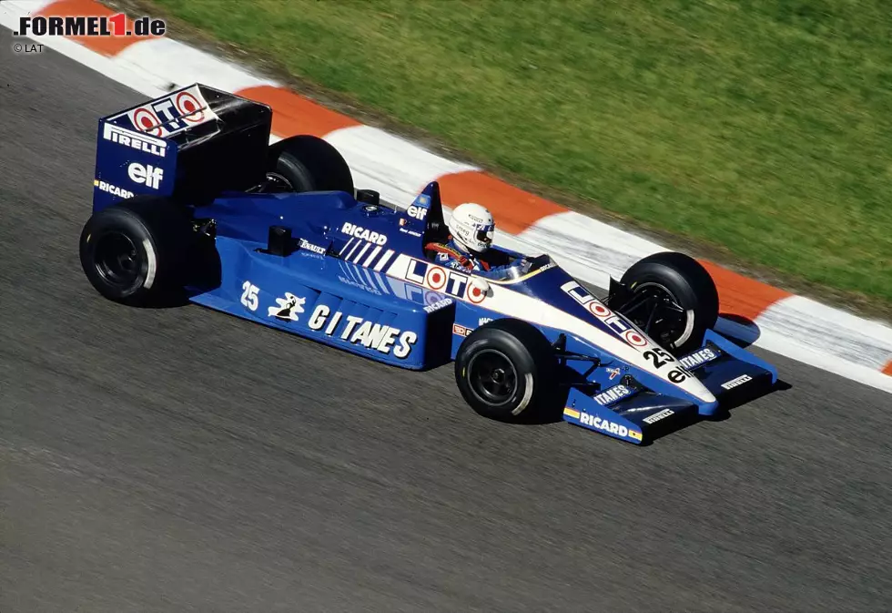 ... 1986 mit Ligier in die Formel 1 zurück. Mit dem Renault-Motor im Heck des JS27 fährt der Franzose sechsmal in die Punkteränge und wird unterm Strich WM-Zehnter. Foto zur News: ... 1986 mit Ligier in die Formel 1 zurück. Mit dem Renault-Motor im Heck des JS27 fährt der Franzose sechsmal in die Punkteränge und wird unterm Strich WM-Zehnter.