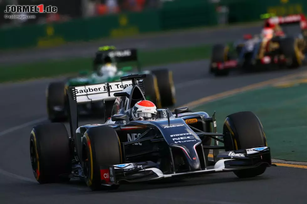 Hülkenbergs Ex-Team Sauber um Adrian Sutil ist derweil noch auf der Suche nach seiner Form. Der Gräfelfinger und Teamkollege Esteban Gutierrez landen am Ende mit je einer Runde Rückstand auf den undankbaren Plätzen elf und zwölf. Von allen Autos, die die Zielflagge sahen, ist lediglich Max Chiltons Marussia noch langsamer. Foto zur News: Hülkenbergs Ex-Team Sauber um Adrian Sutil ist derweil noch auf der Suche nach seiner Form. Der Gräfelfinger und Teamkollege Esteban Gutierrez landen am Ende mit je einer Runde Rückstand auf den undankbaren Plätzen elf und zwölf. Von allen Autos, die die Zielflagge sahen, ist lediglich Max Chiltons Marussia noch langsamer.