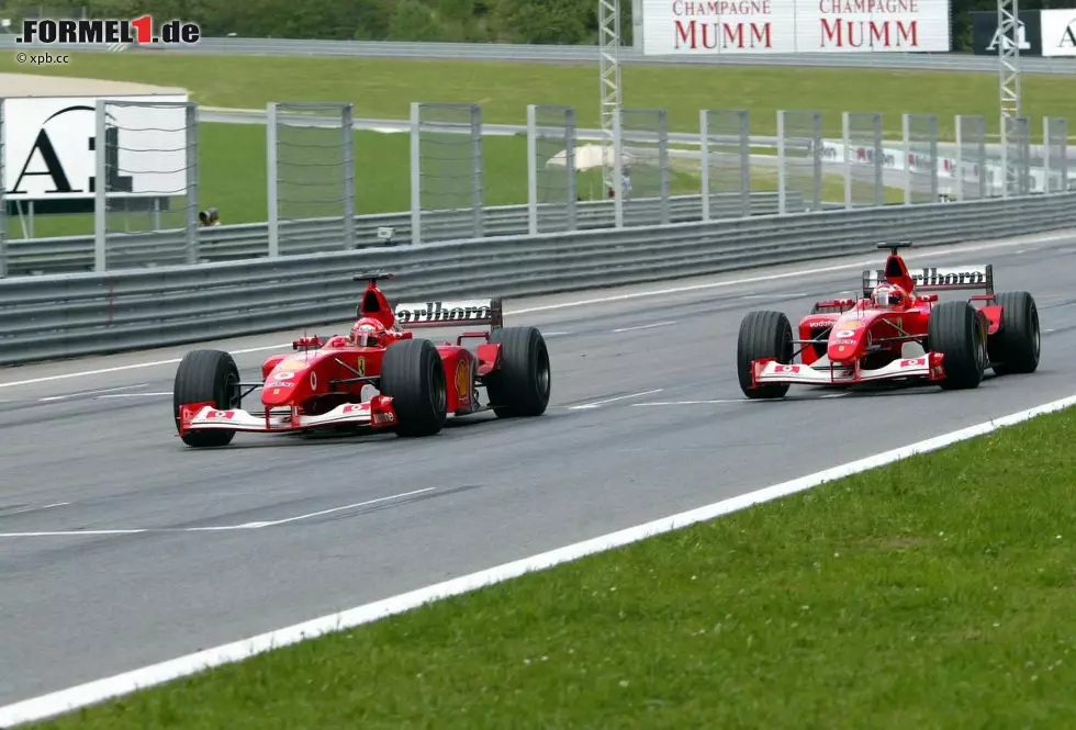 Für den Ferrari-Star ist im Jahr 2003 in Österreich Wiedergutmachung angesagt. Zwölf Monate zuvor hatte die Scuderia mit einer zu diesem Zeitpunkt für die meisten Betrachter unverständlichen Stallregie den Führenden Rubens Barrichello eingebremst und Schumacher den Sieg geschenkt. Jean Todts Worte "Let Michael pass for the championship" klingen wohl heute noch vielen Fans in den Ohren. Foto zur News: Für den Ferrari-Star ist im Jahr 2003 in Österreich Wiedergutmachung angesagt. Zwölf Monate zuvor hatte die Scuderia mit einer zu diesem Zeitpunkt für die meisten Betrachter unverständlichen Stallregie den Führenden Rubens Barrichello eingebremst und Schumacher den Sieg geschenkt. Jean Todts Worte "Let Michael pass for the championship" klingen wohl heute noch vielen Fans in den Ohren.