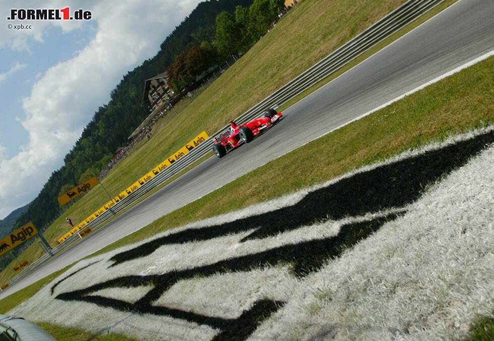 Foto zur News: Vor über 11 Jahren, genau am 18. Mai 2003, ist die Formel 1 zum letzten Mal zu Gast in Österreich. Damals fährt die Königsklasse noch auf Rillenreifen, die Strecke von Spielberg hört auf den Namen A1-Ring und Michael Schumacher und Ferrari dominieren die Formel 1.