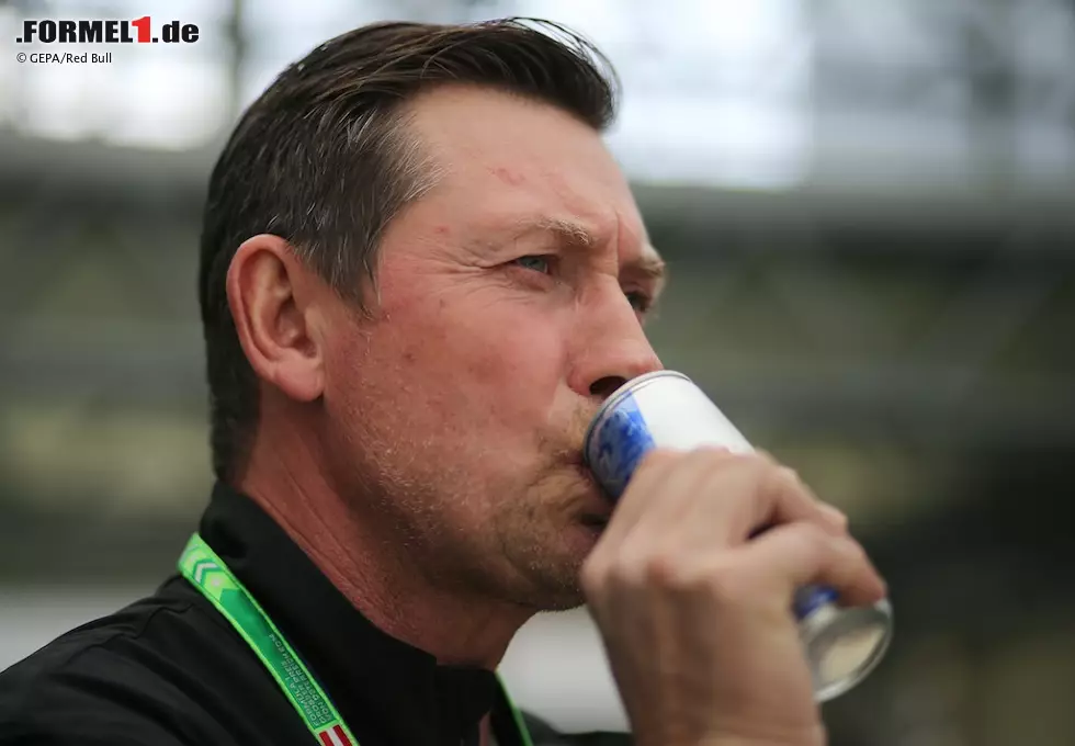 Eine besondere Attraktion war Eishockey-Legende Wayne Gretzky. Dass der Kanadier zur Formel 1 kommen würde, war bis Samstagvormittag ein gut gehütetes Geheimnis. Foto zur News: Eine besondere Attraktion war Eishockey-Legende Wayne Gretzky. Dass der Kanadier zur Formel 1 kommen würde, war bis Samstagvormittag ein gut gehütetes Geheimnis.