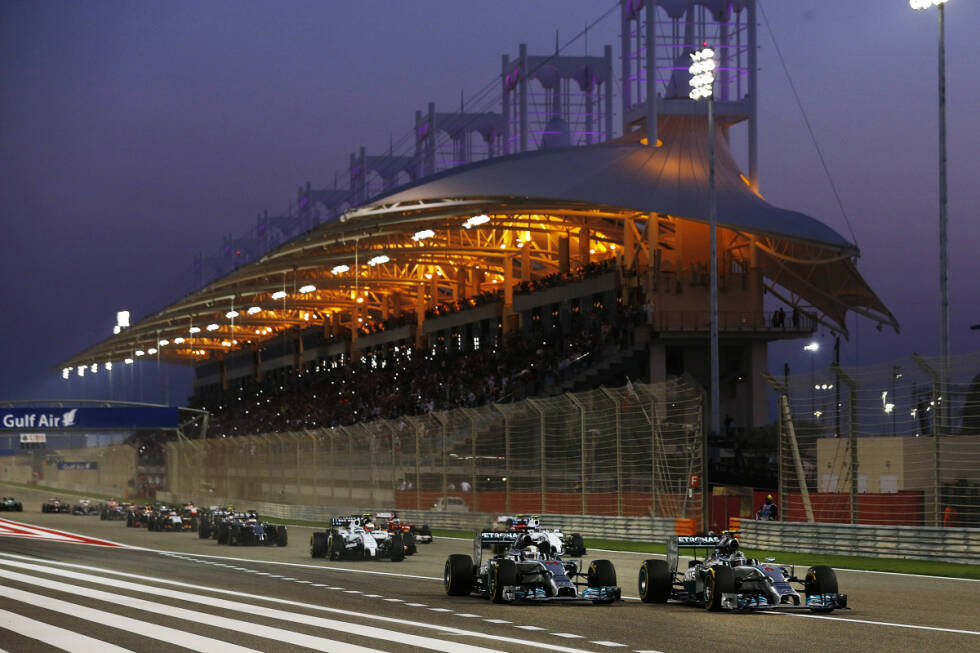 Foto zur News: As (Spanien): &quot;Sieg von Hamilton vor Rosberg, Ferrari enttäuscht: Alonso Neunter und Kimi Zehnter. Ein beeindruckendes drittes Kapitel der Saison mit einem Hamilton als Sieger. Feuerwerk in der Nacht von Bahrain. Endlich gab es am Ende Lärm. Wir sahen ein echtes Spektakel.&quot;