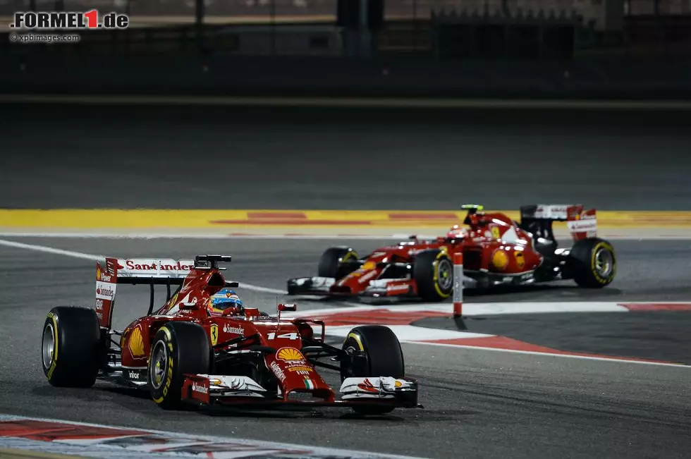 Corriere dello Sport (Italien): "Tiefe Nacht bei Ferrari. Mercedes genügt allein für die Show. Schade, dass Alonso und Räikkönen zu diesem F1-Fest nicht eingeladen worden sind. Es gibt so viele Signale, die den klaren Rückgang des Teams von Maranello bezeugen, dass man nicht einmal weiß, wo man beginnen soll, um die Lage zu ändern." Foto zur News: Corriere dello Sport (Italien): "Tiefe Nacht bei Ferrari. Mercedes genügt allein für die Show. Schade, dass Alonso und Räikkönen zu diesem F1-Fest nicht eingeladen worden sind. Es gibt so viele Signale, die den klaren Rückgang des Teams von Maranello bezeugen, dass man nicht einmal weiß, wo man beginnen soll, um die Lage zu ändern."