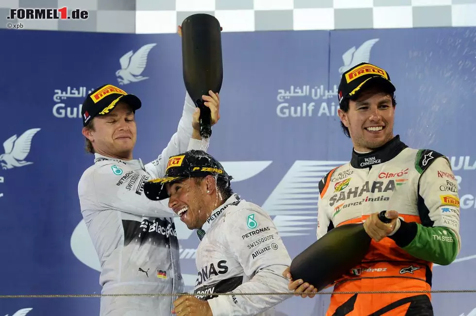 Mit dem überraschenden Ergebnis ist Force India nun übrigens Zweiter in der Konstrukteurs-WM! Natürlich liegt Mercedes mit großen Respektabstand in Führung. Die Silberpfeile sind mit dem erneuten Doppelsieg die großen Gewinner an diesem Tag und können sich in allen Wertungen so langsam absetzen. Foto zur News: Mit dem überraschenden Ergebnis ist Force India nun übrigens Zweiter in der Konstrukteurs-WM! Natürlich liegt Mercedes mit großen Respektabstand in Führung. Die Silberpfeile sind mit dem erneuten Doppelsieg die großen Gewinner an diesem Tag und können sich in allen Wertungen so langsam absetzen.