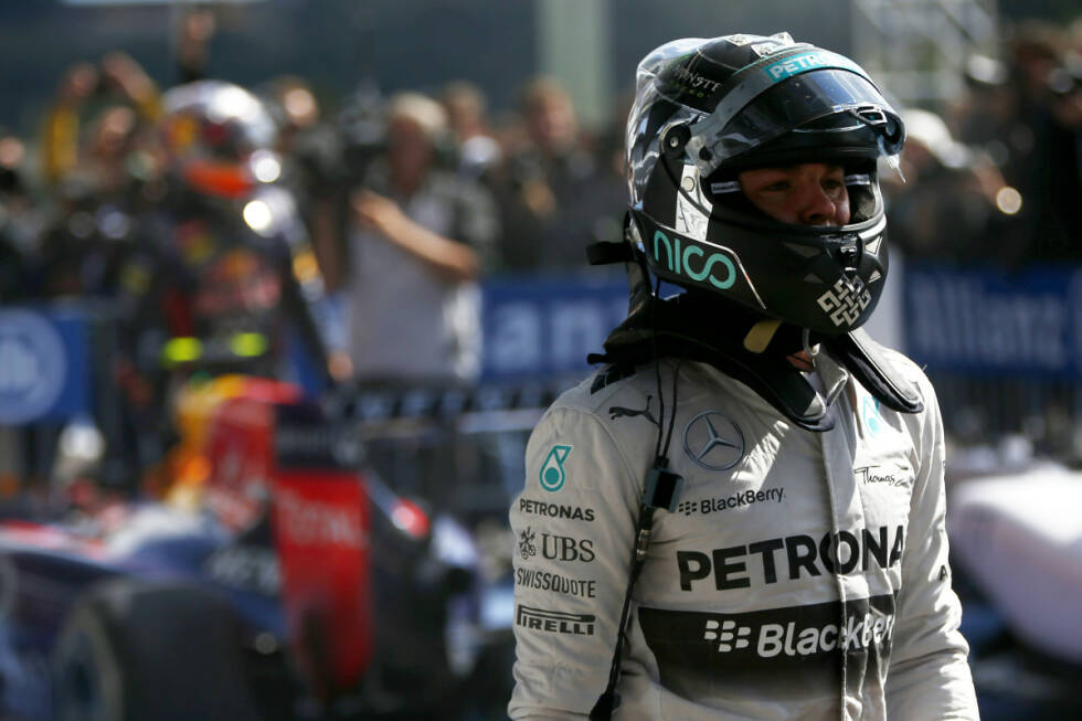 Foto zur News: Rosberg weiß hingegen nicht so recht, ob er weinen oder lachen soll. Zum einen hat er seinen Vorsprung in der Meisterschaft deutlich ausbauen können, zum anderen ahnt er, dass großes Ungemach droht.
