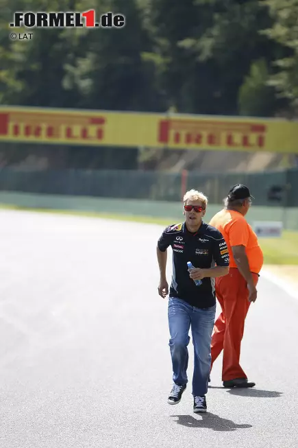 Foto zur News: Sebastian Vettel reist zum elften Rennen der Saison 2013 schon als deutlicher WM-Führender nach Belgien, mit bereits vier Siegen im Gepäck und 38 Punkten Vorsprung vor dem WM-Zweiten Kimi Räikkönen. Und er hat nicht vor, seinen Lauf zu stoppen.