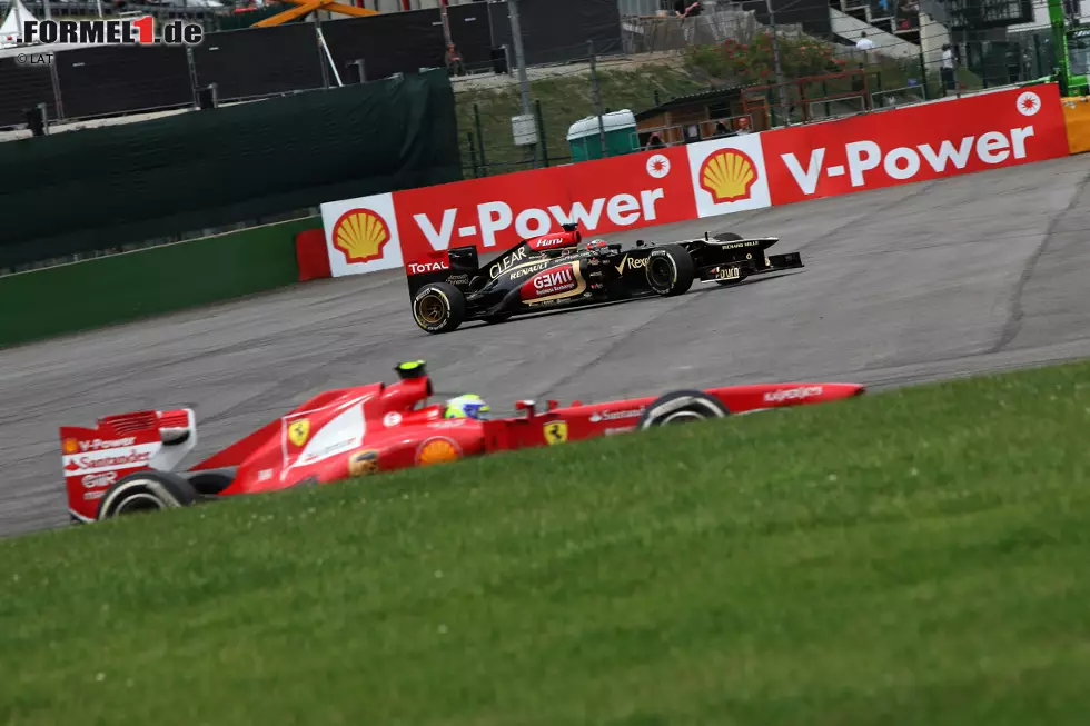 Ungewohntes Bild von Kimi Räikkönen: Nachdem der Finne schon früh im Rennen Probleme mit seinen Bremsen bekam, muss er in Runde 26 schließlich aufgeben. Es ist der erste Ausfall seit seinem Comeback 2012 und das Ende einer Serie von 27 Punkteplatzierungen hintereinander. Foto zur News: Ungewohntes Bild von Kimi Räikkönen: Nachdem der Finne schon früh im Rennen Probleme mit seinen Bremsen bekam, muss er in Runde 26 schließlich aufgeben. Es ist der erste Ausfall seit seinem Comeback 2012 und das Ende einer Serie von 27 Punkteplatzierungen hintereinander.