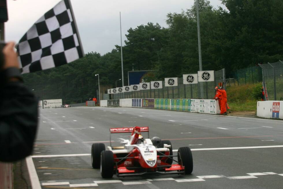 Foto zur News: Gleich im ersten Jahr in der Formel-3-Szene ein Kracher: Jules Bianchi entscheidet das Masters 2008 für sich, das in jenem Jahr nicht in Zandvoort, sondern im belgischen Zolder ausgetragen wird. Aber beim Franzosen läuft nicht immer alles nach Plan.