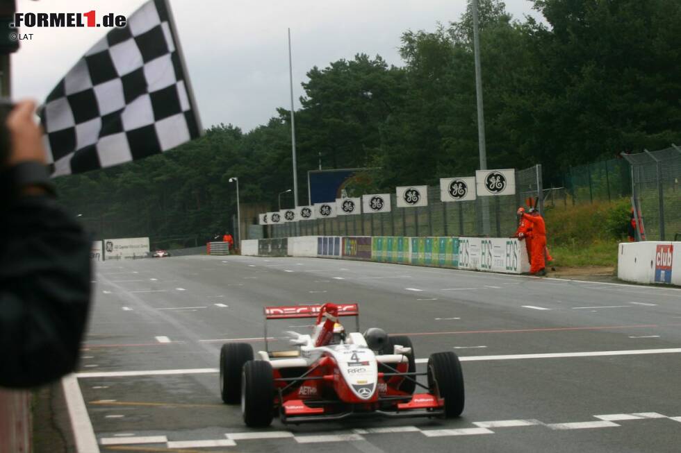 Foto zur News: Gleich im ersten Jahr in der Formel-3-Szene ein Kracher: Jules Bianchi entscheidet das Masters 2008 für sich, das in jenem Jahr nicht in Zandvoort, sondern im belgischen Zolder ausgetragen wird. Aber beim Franzosen läuft nicht immer alles nach Plan.