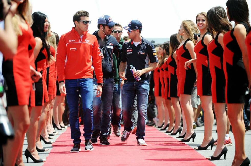 Foto zur News: Am frühen Samstagmorgen gibt es die Hiobsbotschaft für Bianchi: Vettel verlässt Red Bull, sein erhoffter Platz bei Ferrari ist wohl auf unbestimmte Zeit besetzt. Aus seiner Enttäuschung macht er keinen Hehl: &quot;Wenn man Teams wie Red Bull oder McLaren auf junge Piloten setzen sieht, hofft man natürlich auch darauf&quot;, meint der Franzose beim Gedanken an Daniil Kwjat oder Kevin Magnussen. Dabei erblickte Bianchi nur 25 Monate nach Vettel das Licht der Welt.