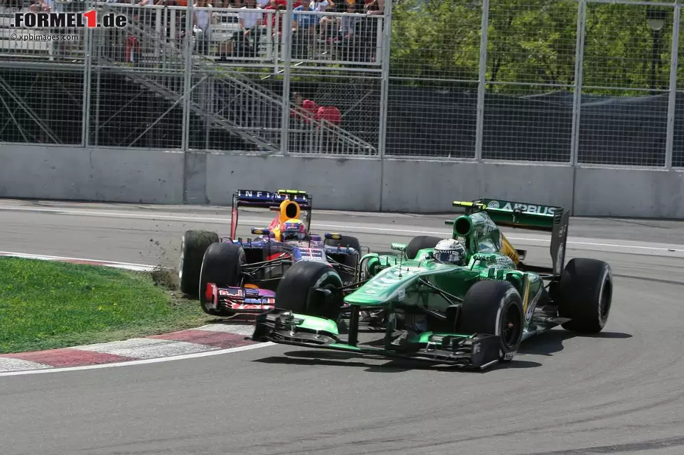 Mark Webber liegt lange Zeit auf Position zwei, büßt aber bei einem Rammstoß durch Giedo van der Garde Teile seines Frontflügels ein und landet schließlich "nur" auf Rang vier. Foto zur News: Mark Webber liegt lange Zeit auf Position zwei, büßt aber bei einem Rammstoß durch Giedo van der Garde Teile seines Frontflügels ein und landet schließlich "nur" auf Rang vier.