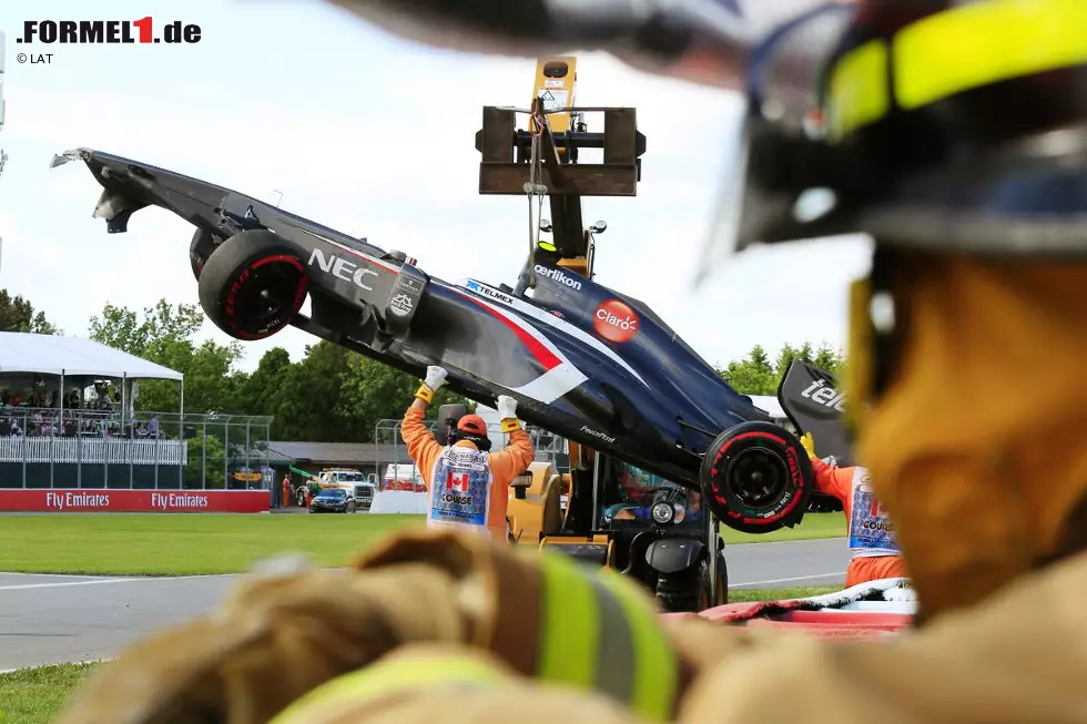 Beim Abtransport des Sauber wird ein Streckenposten von einem Bergungsfahrzeug überrollt. Der Mann verstirbt an seinen schweren Verletzungen. Foto zur News: Beim Abtransport des Sauber wird ein Streckenposten von einem Bergungsfahrzeug überrollt. Der Mann verstirbt an seinen schweren Verletzungen.