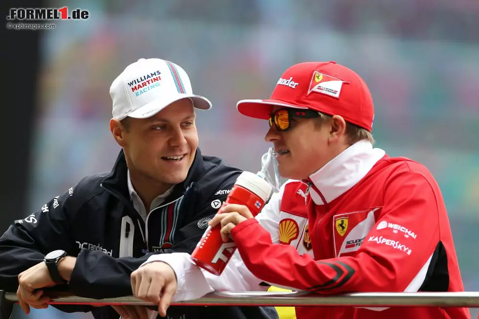 Bottas wird diesmal Siebter, direkt gefolgt von seinem finnischen Landsmann Kimi Räikkönen. Der "Iceman" hat mit dem Ferrari noch deutlich mehr Mühe als Alonso und liegt im Ziel fast eine Minute hinter seinem spanischen Teamkollegen. Foto zur News: Bottas wird diesmal Siebter, direkt gefolgt von seinem finnischen Landsmann Kimi Räikkönen. Der "Iceman" hat mit dem Ferrari noch deutlich mehr Mühe als Alonso und liegt im Ziel fast eine Minute hinter seinem spanischen Teamkollegen.