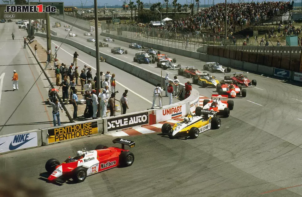 Für de Cesaris ging es 1982 zurück zu Alfa Romeo, wo er in Long Beach einen der größten Erfolge seiner Karriere landete und die Pole-Position einfuhr: Zu diesem Zeitpunkt als jüngster Fahrer aller Zeiten. Doch wie sollte es anders sein: Nachdem er sich verschaltet hatte, verlor er im Rennen erst die Führung an Niki Lauda und verschrottete anschließend seinen Boliden. Qualmend gingen alle Träume unter der Sonne Kaliforniens in Rauch auf. Foto zur News: Für de Cesaris ging es 1982 zurück zu Alfa Romeo, wo er in Long Beach einen der größten Erfolge seiner Karriere landete und die Pole-Position einfuhr: Zu diesem Zeitpunkt als jüngster Fahrer aller Zeiten. Doch wie sollte es anders sein: Nachdem er sich verschaltet hatte, verlor er im Rennen erst die Führung an Niki Lauda und verschrottete anschließend seinen Boliden. Qualmend gingen alle Träume unter der Sonne Kaliforniens in Rauch auf.