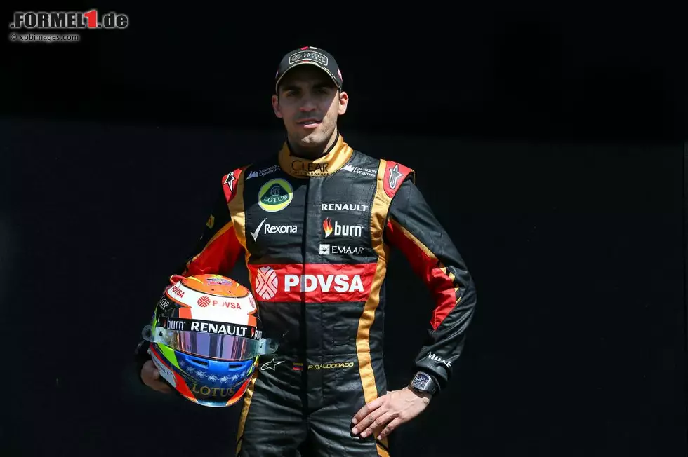 Foto zur News: #13 Pastor Maldonado (Lotus-Renault), Venezuela, 29 Jahre alt